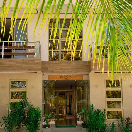 White Sand Lodge Maafushi Bagian luar foto