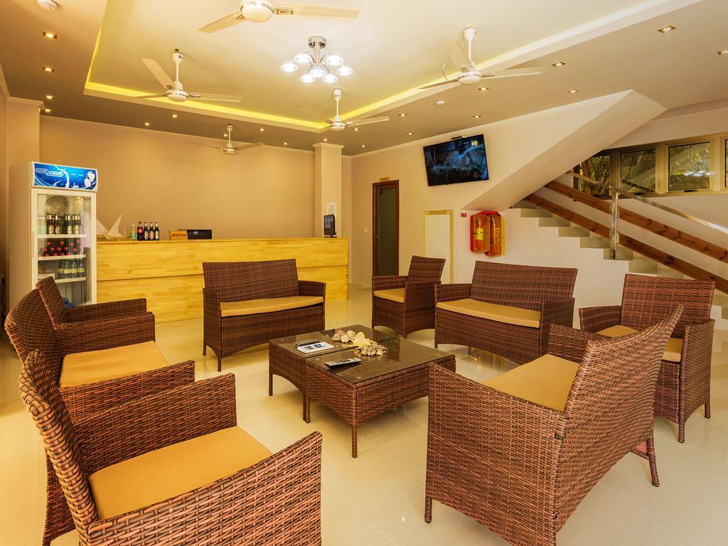 White Sand Lodge Maafushi Bagian luar foto