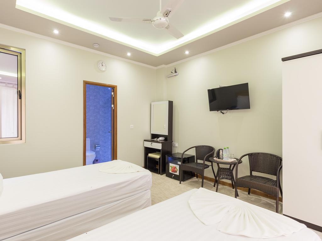 White Sand Lodge Maafushi Bagian luar foto