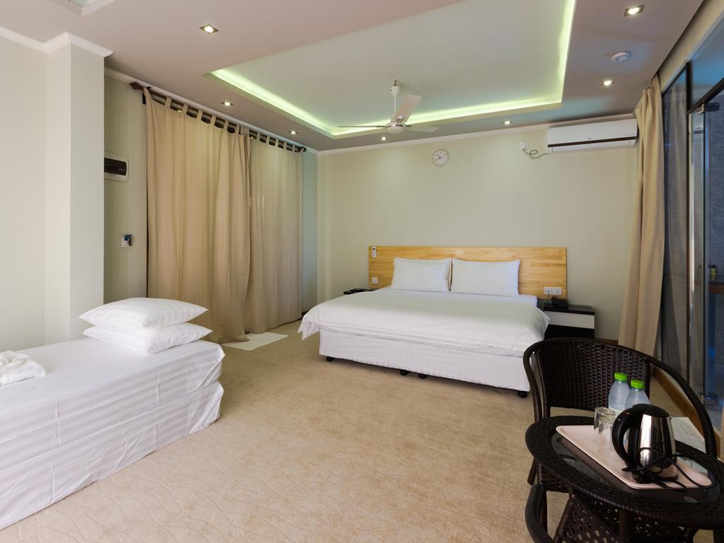 White Sand Lodge Maafushi Bagian luar foto