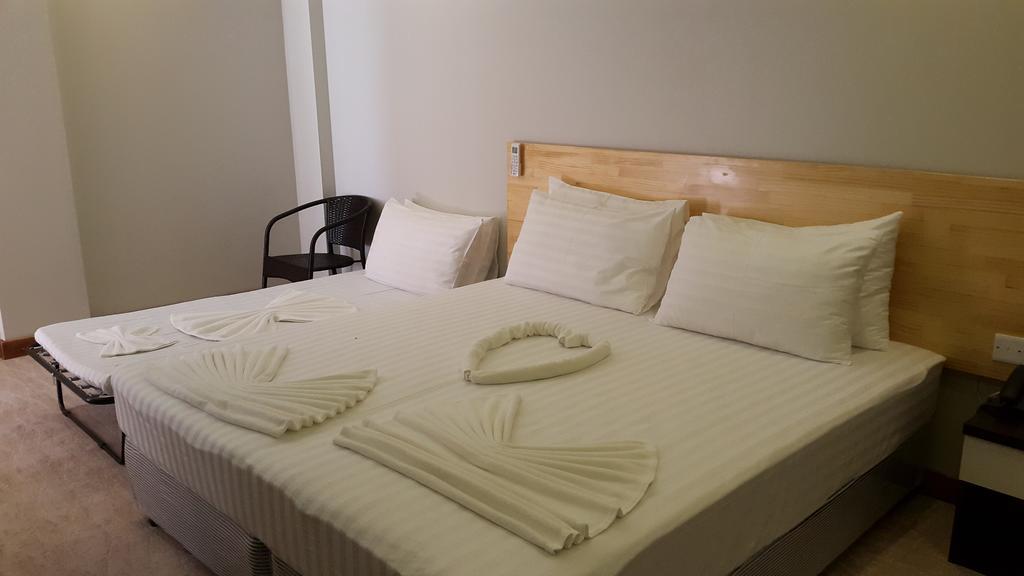 White Sand Lodge Maafushi Bagian luar foto