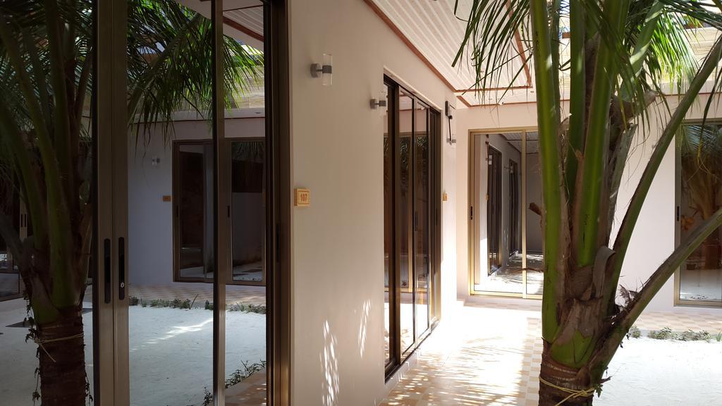 White Sand Lodge Maafushi Bagian luar foto