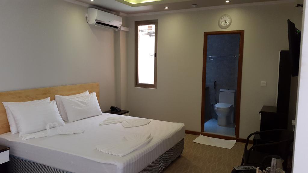 White Sand Lodge Maafushi Bagian luar foto