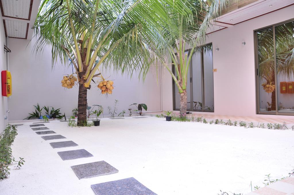 White Sand Lodge Maafushi Bagian luar foto