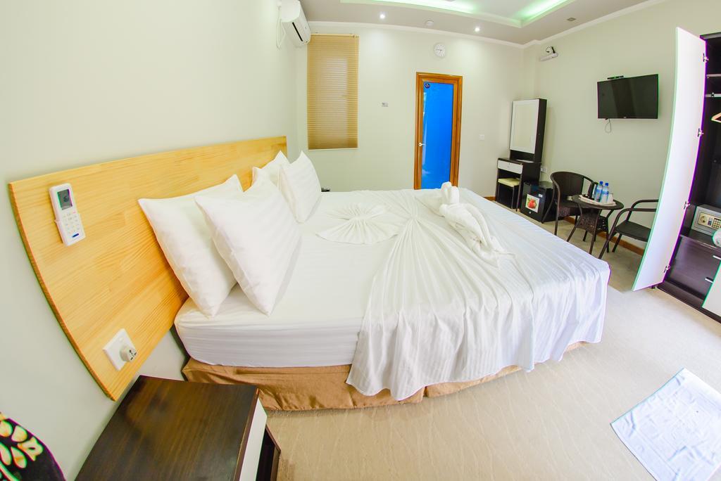 White Sand Lodge Maafushi Bagian luar foto