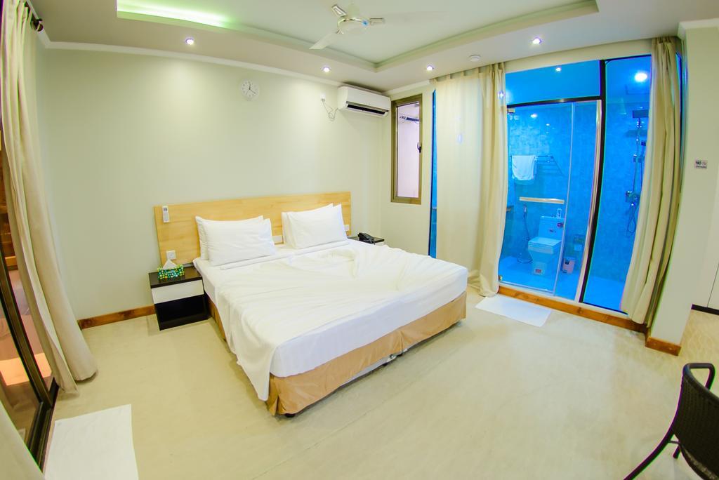 White Sand Lodge Maafushi Bagian luar foto