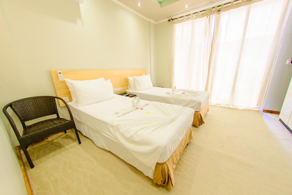 White Sand Lodge Maafushi Bagian luar foto