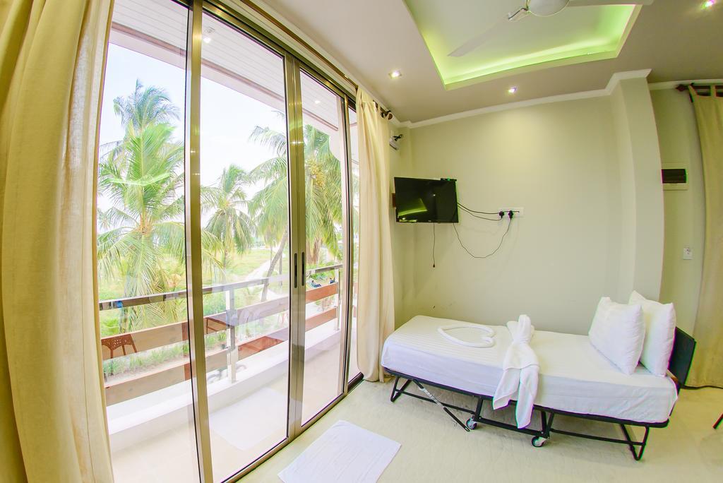 White Sand Lodge Maafushi Bagian luar foto