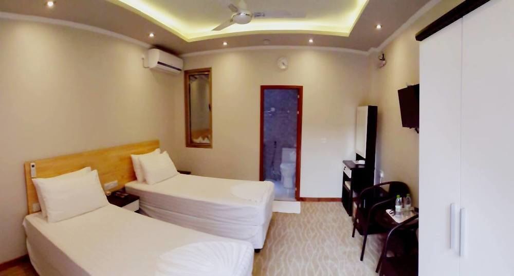 White Sand Lodge Maafushi Bagian luar foto