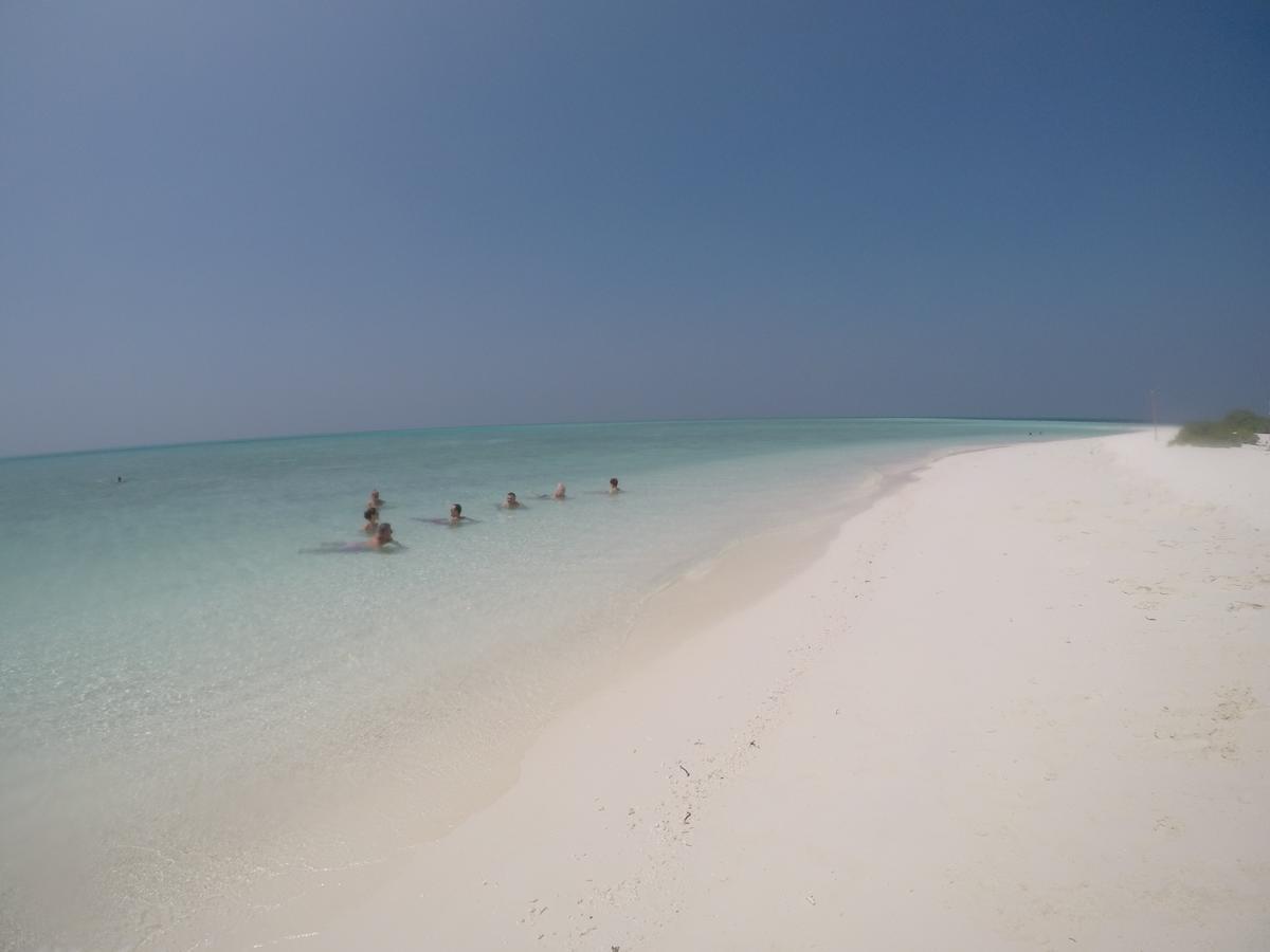 White Sand Lodge Maafushi Bagian luar foto