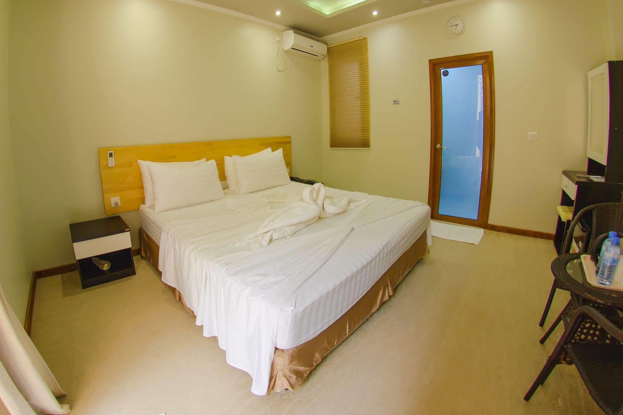 White Sand Lodge Maafushi Bagian luar foto